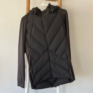 Athleta puff long sleeve black athletic hooded jacket warm for cold weather